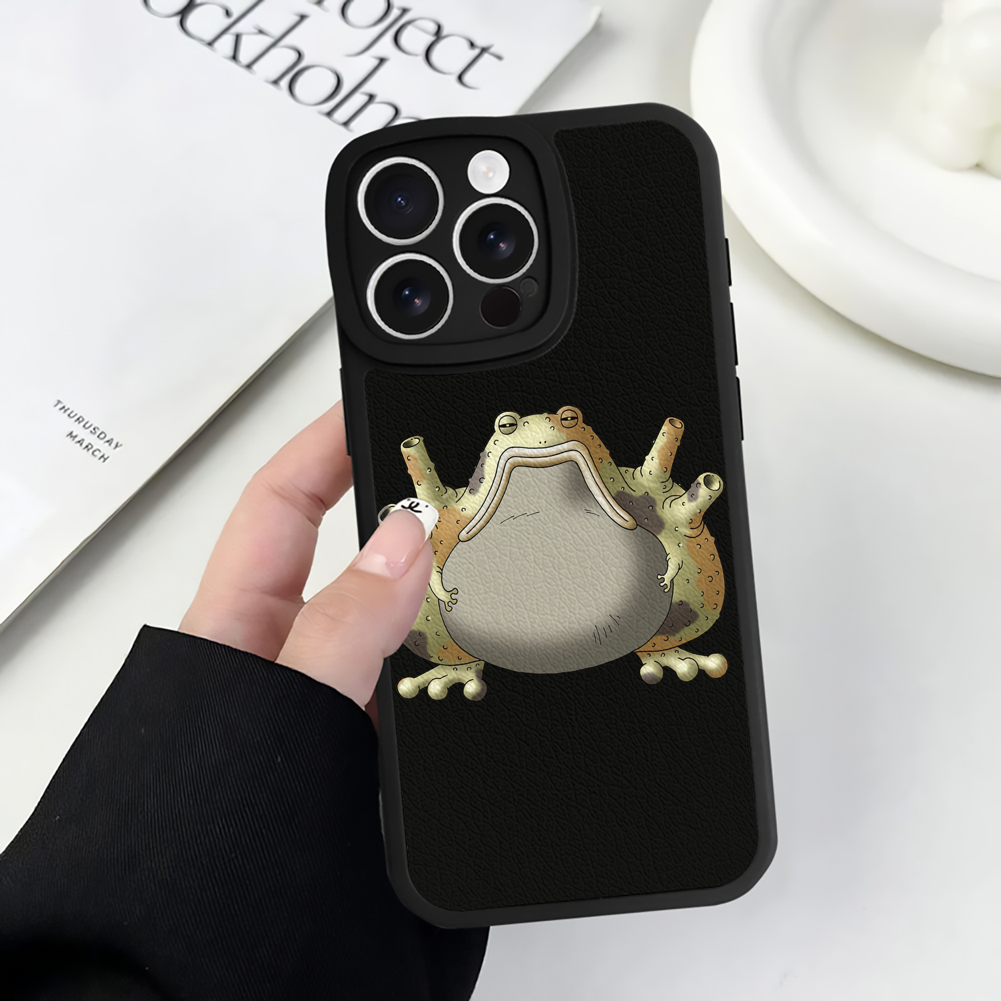 （画像用） ドラゴンクエスト Doragon Kuesuto Dragon Quest 【iPhone 16シリーズ対応】シリコンスマホケース（レザー調） 材質：シリコン